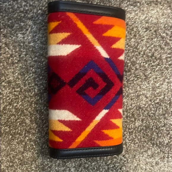 Pendleton Colorful Geometric Wallet - Picture 5 of 5